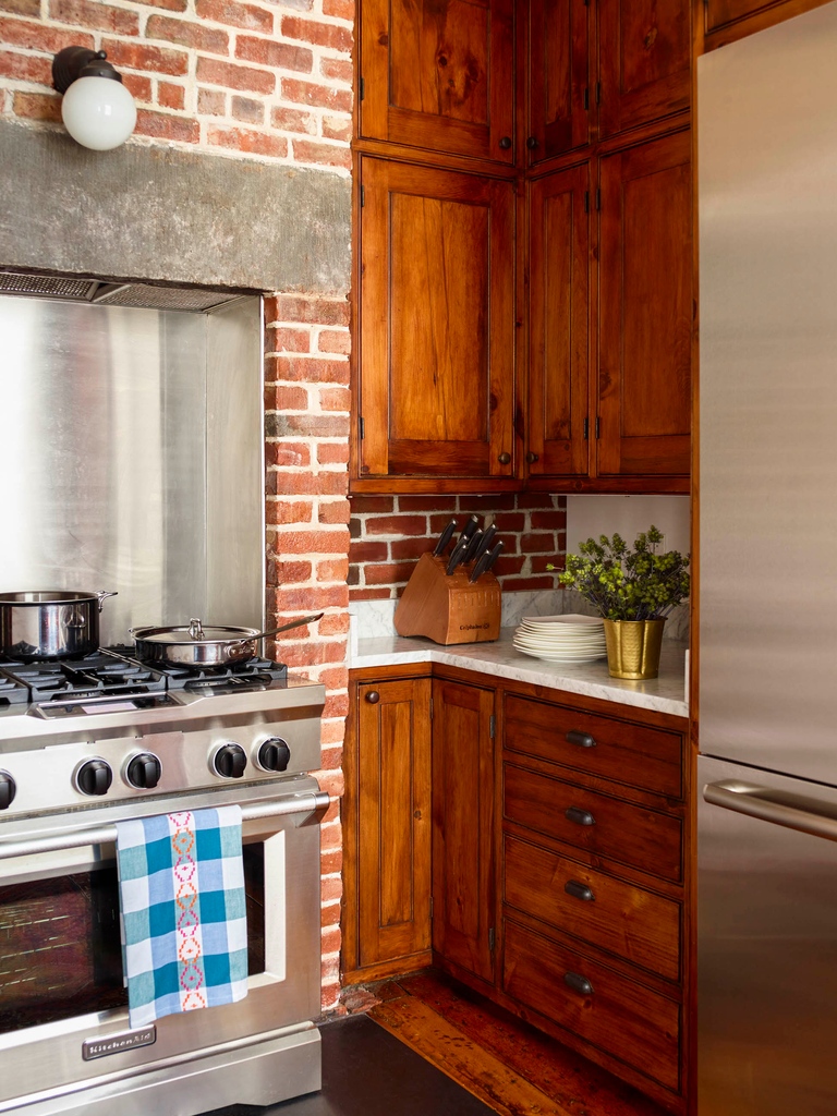 designerkati's tweet photo. What's cooking Wednesday? #hgtv #oldbuildings #historicarchitecture #historichomes #renovated #statelyhome #historicalbuildings #historickitchen #kitchendesignideas #kitchendecor #kitchendesigns https://t.co/W0kefXqQ40