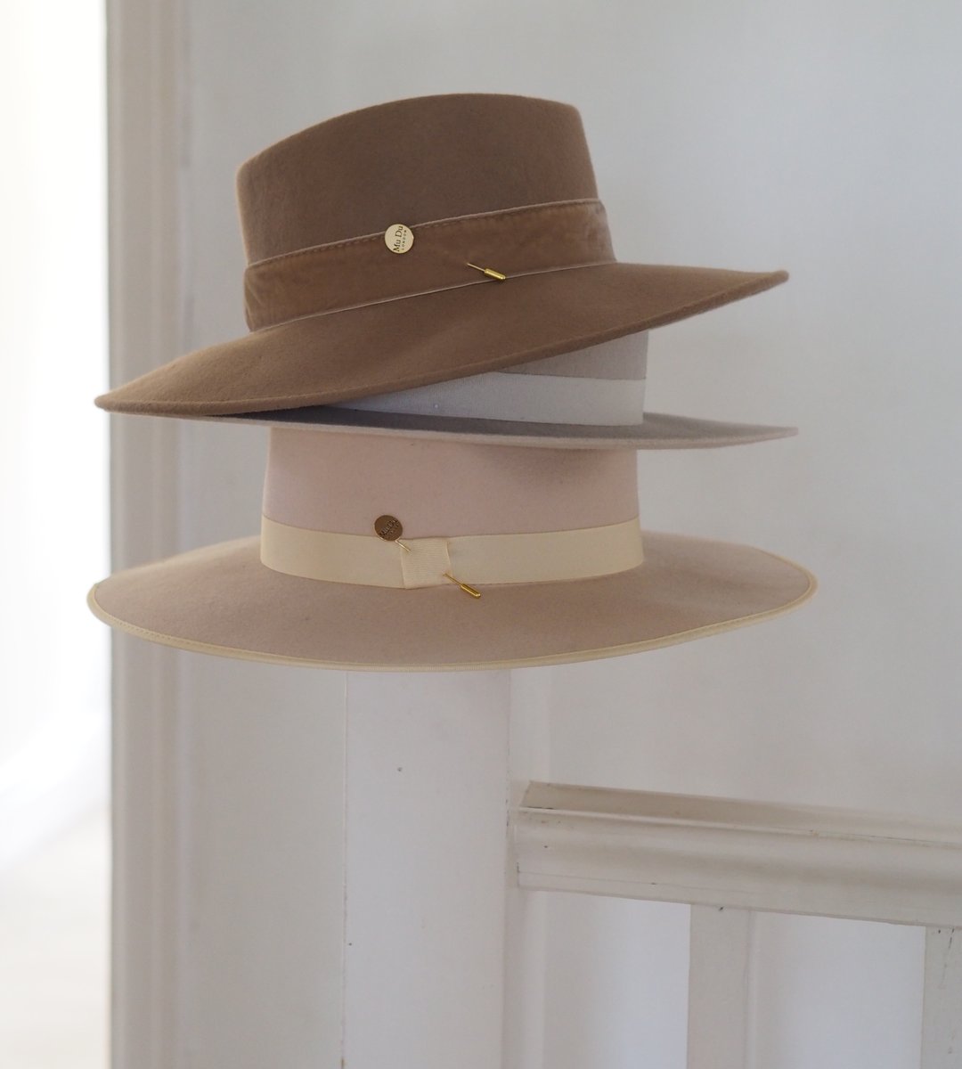 The perfect companion for your autumn wardrobe 🍂
#hats #womenshats #autumnfashion #womensfashion #fashionstyling #neautralstyle #headwear #autumnaccessories #shop