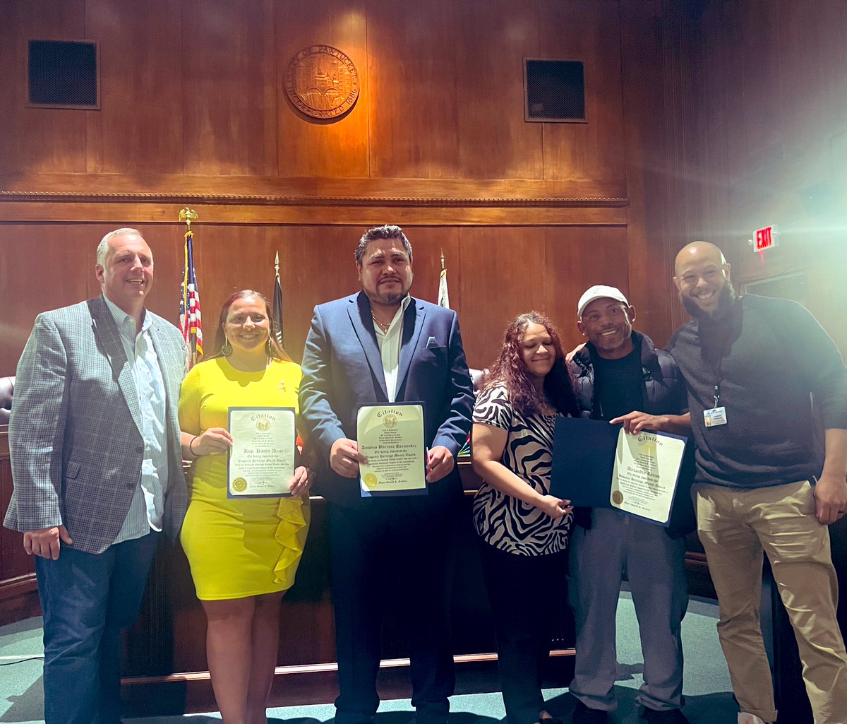 SANDRISCANO's tweet photo. Great celebration last night @CityofPawtucket for #HispanicHeritageMonth - congratulations to the honorees including my friend Rep. Karen Alzate! Our community is better when we celebrate our diversity! #AriHallel loved the food๐ฅ and music #PawtucketPride โฅ๏ธ๐๐ผ https://t.co/WnylBvuT5a