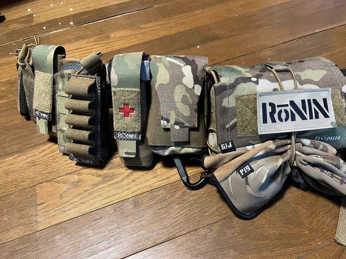 cafeanlait564's tweet photo. ベルトはもう完成でいいと思ったけど完コピにはもう一つGPポーチがたらん泣
でもかっこいい😎
#RONINTACTICS https://t.co/OOCFOr0IPv