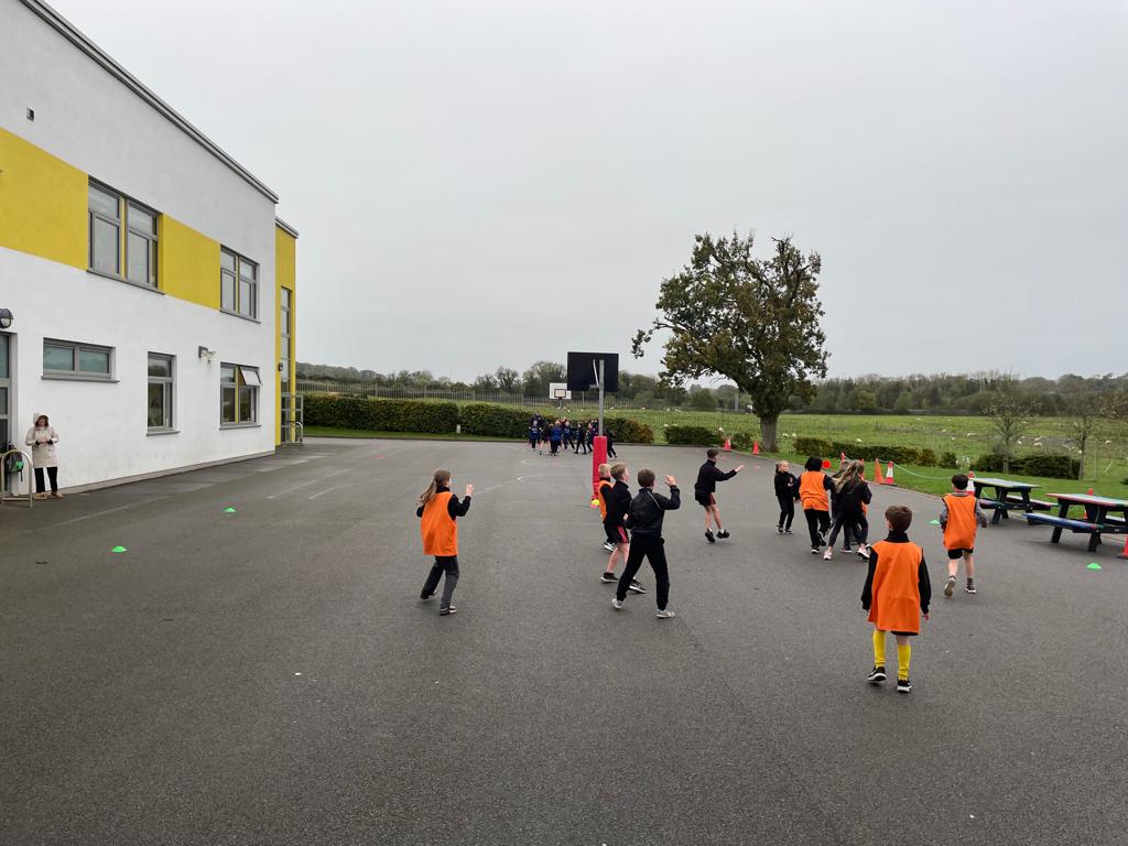 TB_GDO_EireOg's tweet photo. Had a fantastic morning @ennisns coaching 3rd and 4th class students! We started with some fun running games in the warm-up, then worked on teamwork, passing, using space effectively, through exciting small-sided games. 🏃🏃‍♀️🏐💥 #CoachingFun #TeamworkSkills #FMS https://t.co/tmG8GdgyEh