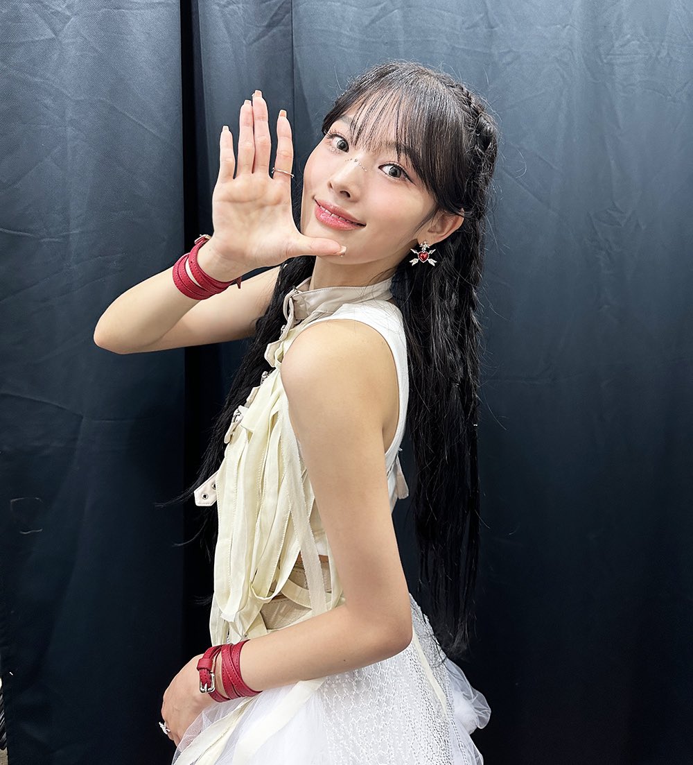 jiniyxxn's tweet photo. [📸] 
231011

📍 JINI 1st EP : An Iron Hand In A Velvet Glove 팬 쇼케이스

#JINI #ATOC https://t.co/c1O3ZDHhDS