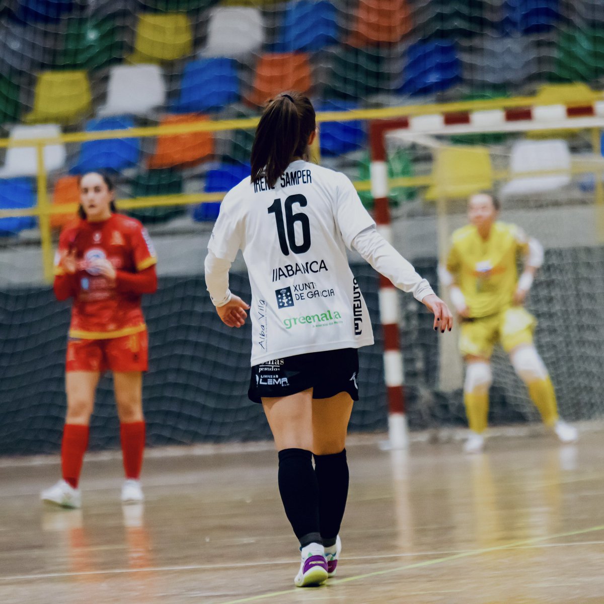 Hoy es el #DíaDeLaNiña y que mejor forma para celebrarlo que REGALANDO una de mis camisetas de juego favoritas ☺️🤍. Para llevártela solo tienes que:

👉🏼 Seguirme (<a href="/irenesamper16/">Irene Samper</a>)
🧡 Dar RT a este tuit

El día 18 de octubre contactaré con el/la ganadorx por MD, sueerteee 🍀