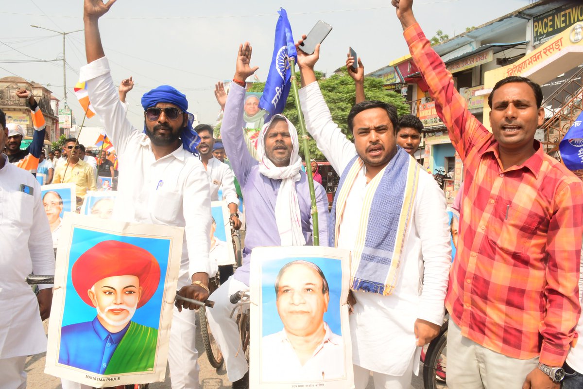 JAVEDANSARI_JAM's tweet image. मान्यवर कांशीराम जी के परि-निर्वाण दिवस के दिन की खबरे व कुछ झलकियां ......

आप सभी का अपना सदैव सँघर्षो का साथी/बेटा.....
जावेद अंसारी जाम 
प्रदेशमहासचिव, सुहेलदेव भारतीय समाज पार्टी 
भावी/पूर्व प्रत्यासी, जिला पंचायत सदस्य, रसड़ा-बलिया