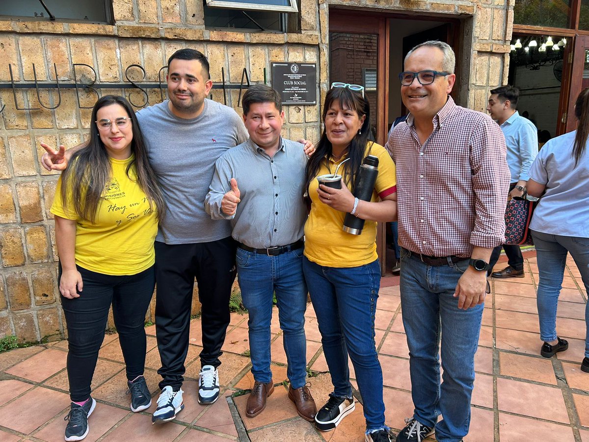 El @MinistroAlarcon mantuvo ayer un encuentro de trabajo con el equipo de agentes sanitarios y promotores de salud de Oberá.
El  Intendente <a href="/PabloHassan9/">Pablo Hassan</a> acompañó al Ministro junto a <a href="/antunezproeza/">Héctor Proeza</a> y <a href="/HMielniczuk/">Horacio A Mielniczuk</a>.