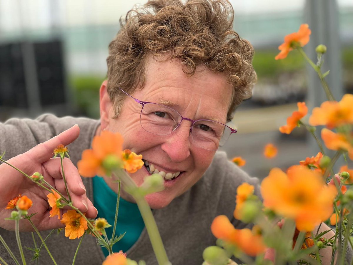 We're delighted to learn that Rosy has been shortlisted in the GMG the Individual Social Media Influencer of the Year category. @GdnMediaGuild . The winner will be announced on Friday 17 November. Good Luck to all the entrants @Rosyhardy62 @RobHardyPlants