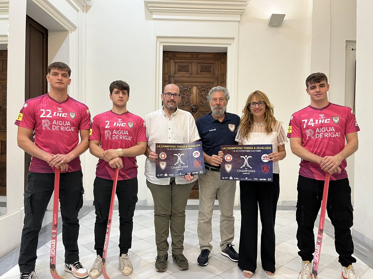 IgualadaHC's tweet photo. 🩷A L’IHC ENS SUMEM AL ROSA🩷

Avui hem presentat a l’Ajuntament d’Igualada la que serà la nostra indumentària per aquest mes d’octubre, mes al qual ens vestim de rosa per lluitar contra el càncer de mama.

Aquesta serà la samarreta pels partits de la WSE Champions League!🩷 https://t.co/BVhTyyuD3m