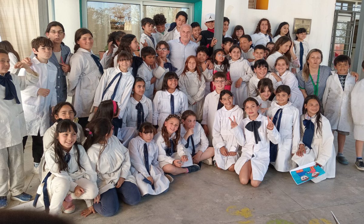 Enorme agradecimiento a maestros y alumnos de 3ro, 4to, 5to y 6to año de la escuela 8 José Cuneo por el hermoso momento vivido y haber podido aportar a sus proyectos...