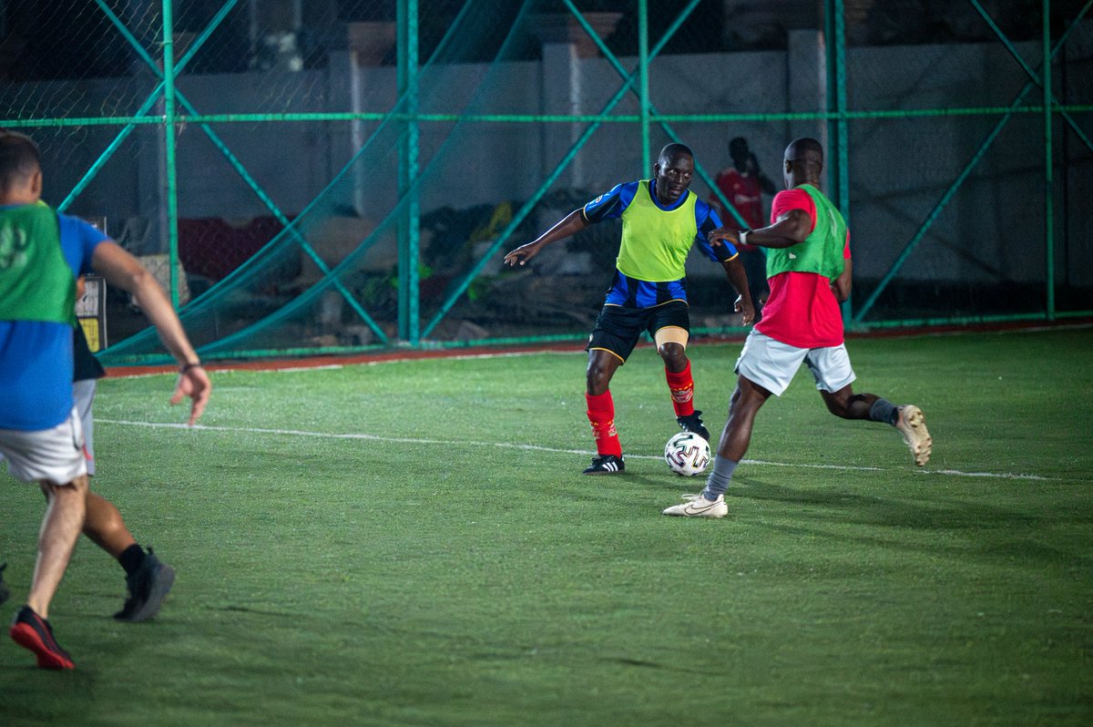 A little healthy competition bolsters our relationships! 🤝 French and American teams met up for a quick #scrimmage to test their abilities before an upcoming series of tournaments between military partners and community teams.