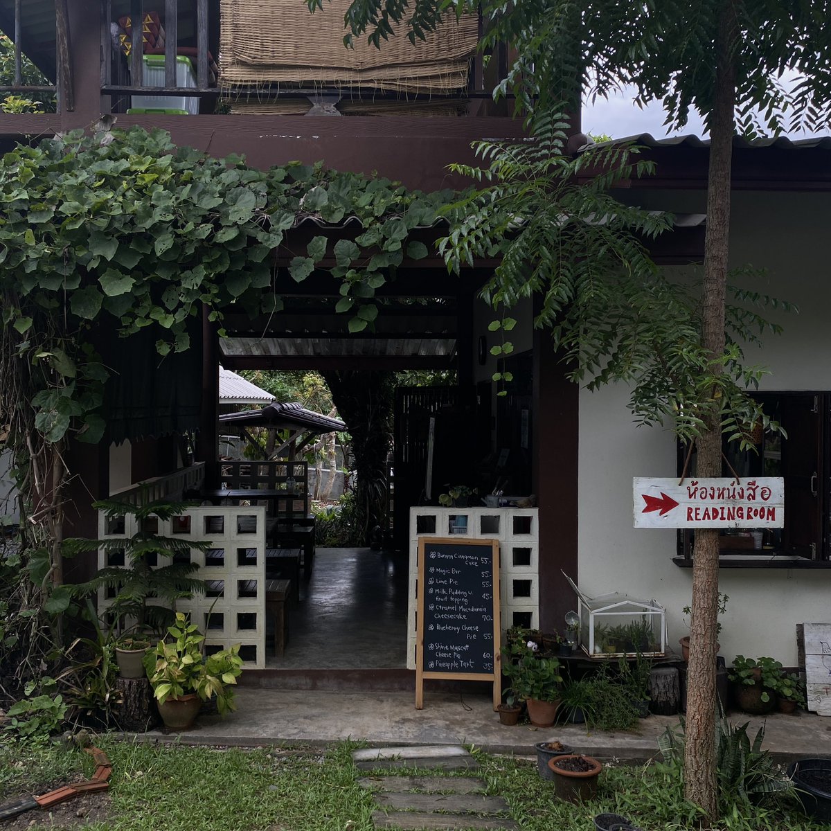 formepleasure's tweet photo. Three Little Birds 🦢 , Chiang dao
-
คาเฟ่เล็กๆในเชียงดาวที่ขนมอร่อยมากก กกกก อร่อยทุกอย่างด้วยนะไม่จ้อจี้ 
ไฮไลต์คือ ห้องอ่านหนังสือ มันดีจนลิสท์ไว้ว่าจะไปอีกๆๆๆ และพี่เขามีห้องพักด้วยนะ 450 บาท/คืน แกถูกมากกกกกกรี้ด 🥹
#รีวิวเชียงใหม่ #reviewchiangmai https://t.co/nZBOmLm48B