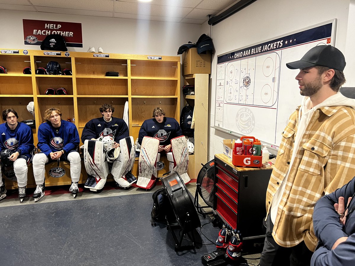 HockeyThinkTank's tweet photo. I had an amazing couple of days in Columbus working with the @AAABlueJackets organization. Phenomenal kids, coaches, and parents. Passion through the roof. Even got to bring in a surprise visitor to speak to one of the teams 😀. https://t.co/GlwGgkMuKv