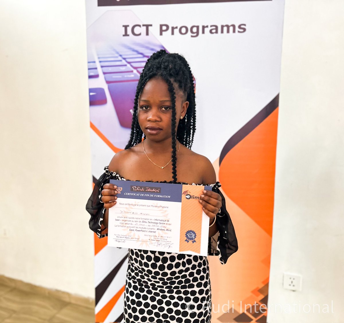 tech_elimu's tweet photo. En cette journée de la jeune fille, nous rendons hommages à toutes ces demoiselles qui arrivent chaque matin à notre centre pour apprendre l'informatique de base et être prêtes à affronter le monde numérique indispensable 💪🎉

Nous sommes contents pour vous chers filles 😍 https://t.co/MASCasIyLV