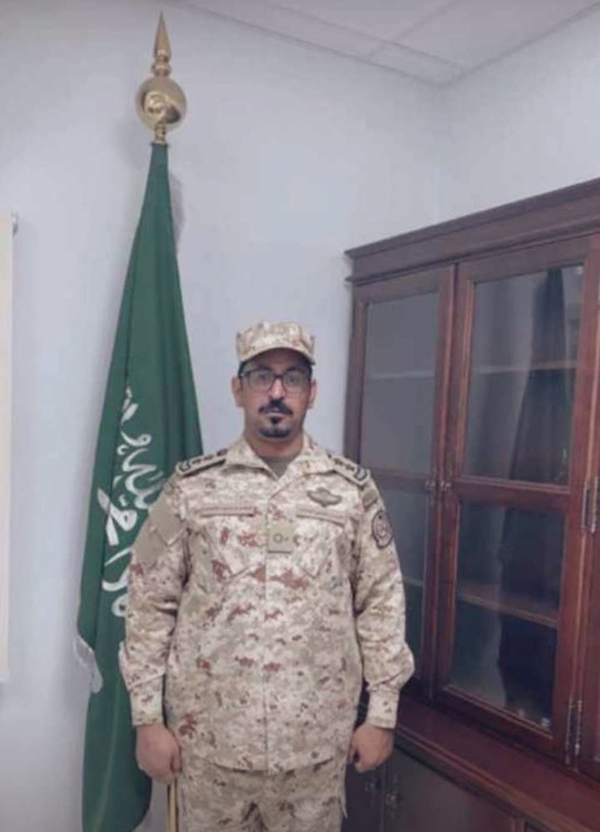 نبارك لابن القبيلة فيصل بن عزيز بن واجب الخراص ترقيته الى عميد ومنها إلى الاعلى يابو حسن