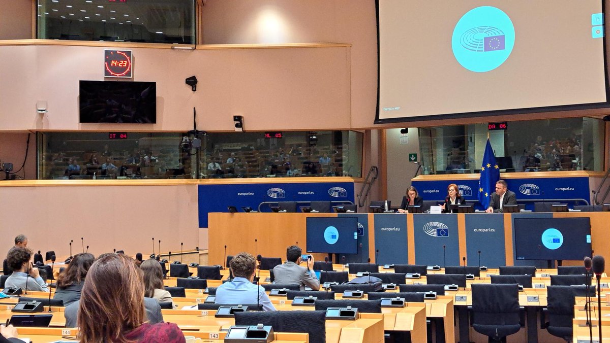 SolarPowerEU's tweet image. 🔴&quot;While additional #grid is needed, Europe needs to make the most of existing infrastructure to speed up connection&quot;

- @naomi_cvd our Head of Regulatory Affairs at the #solarconnection launch with @mgracacarvalho MEP

📺 Tune in live: europeanparliament.webex.com/europeanparlia…

#Grids4Speed