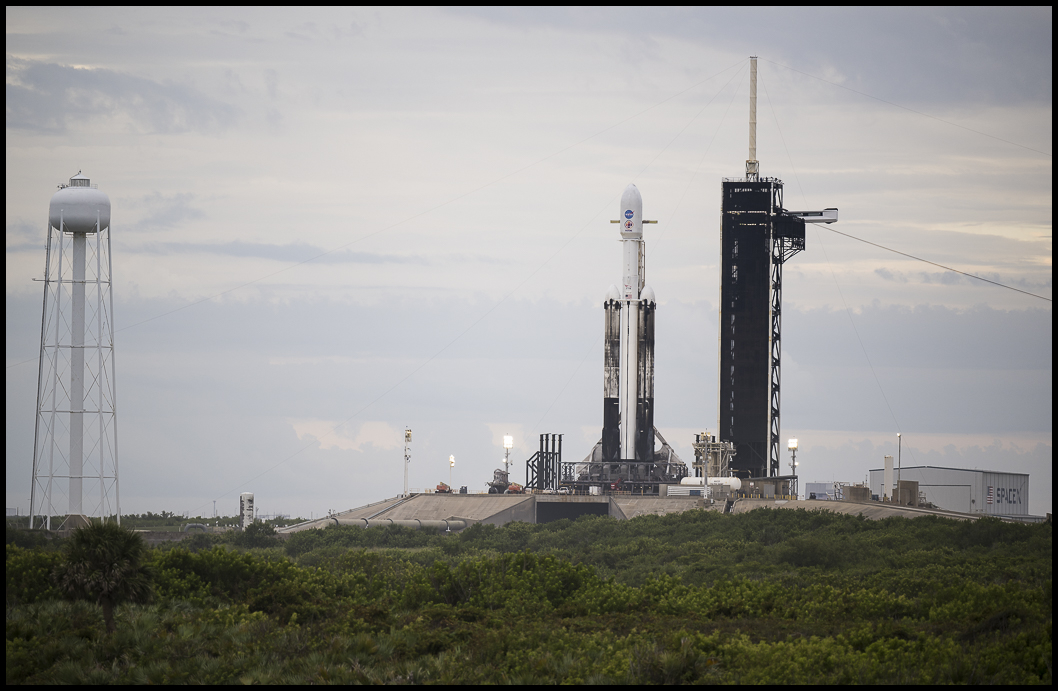 The @SpaceX Falcon Heavy with the @NASA Psyche spacecraft onboard is vertical on the launch pad as preparations continue for launch of the #MissionToPsyche! 📷flic.kr/s/aHBqjAY2Ci