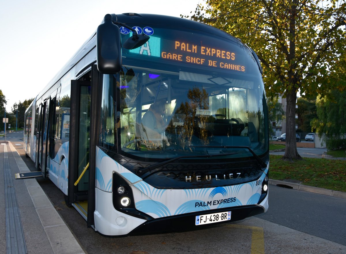 PALMBUS's tweet photo. 🚌 Afin de faciliter vos démarches et vous permettre d’acheter plus aisément vos titres de transport, l’agence commerciale #PalmBus se déplace, ce jeudi 12 octobre de 8h30 à 12h, dans les locaux du CCAS de @MandelieuVille.
Infos 👉 https://t.co/qCbTHpFItA https://t.co/kU9IKpoIQw