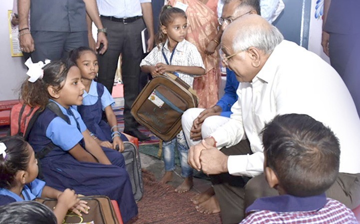 InfoGujarat's tweet photo. #InternationalGirlChildDay
દીકરી એટલે વ્હાલનો દરિયો,
દીકરી એટલે ઝાંઝરનો મધુર રણકાર,
દીકરી એટલે..
આ ત્રીજા વાક્યમાં તમારા વિચાર અને લાગણીઓ દર્શાવો.
#CommentYourAnswers #Daughters #SaveGirlChild https://t.co/Q3LOt1hooP
