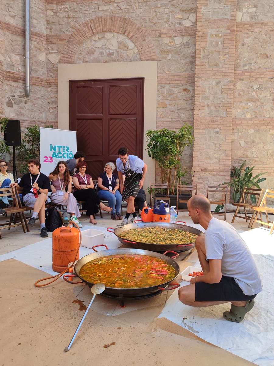 laurafrailev's tweet photo. Paella dinamizada por Marc Sempere en #Interaccio23 @cececebe @diba #Barcelona @interaccio https://t.co/8O758EP9qg