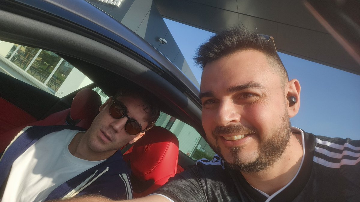 juventinoaparis's tweet photo. Dusan #Valhovic mes amis 😜
Forza #Juventus 🤍🖤 https://t.co/Em0hjg6ox6