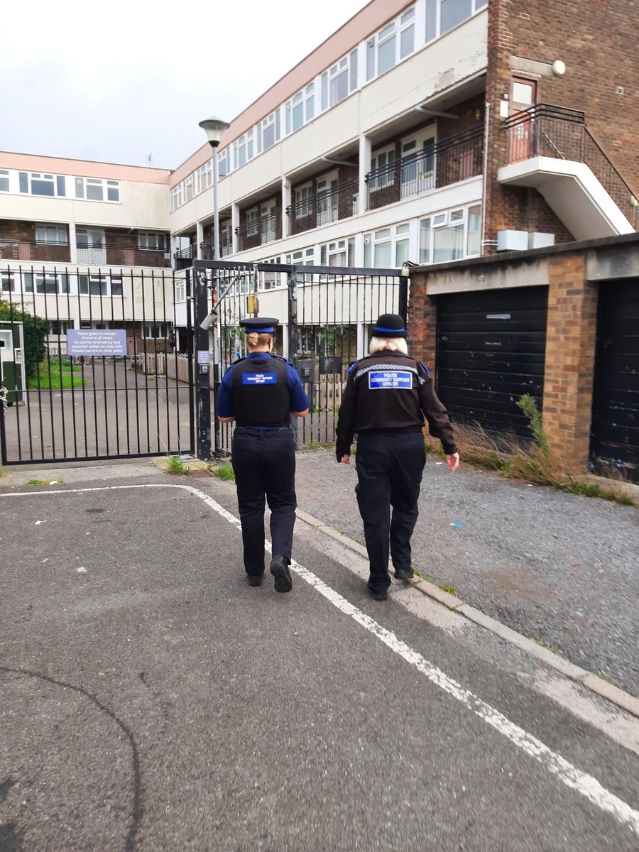 ASPBathNES's tweet image. Keynsham Neighbourhood officers conducted patrols around Tintagel Close and Treetops nursing home in Keynsham today as part of Operation Scorpion.
#antisocialbehaviour #opscorpion #crimereduction👮 🚓