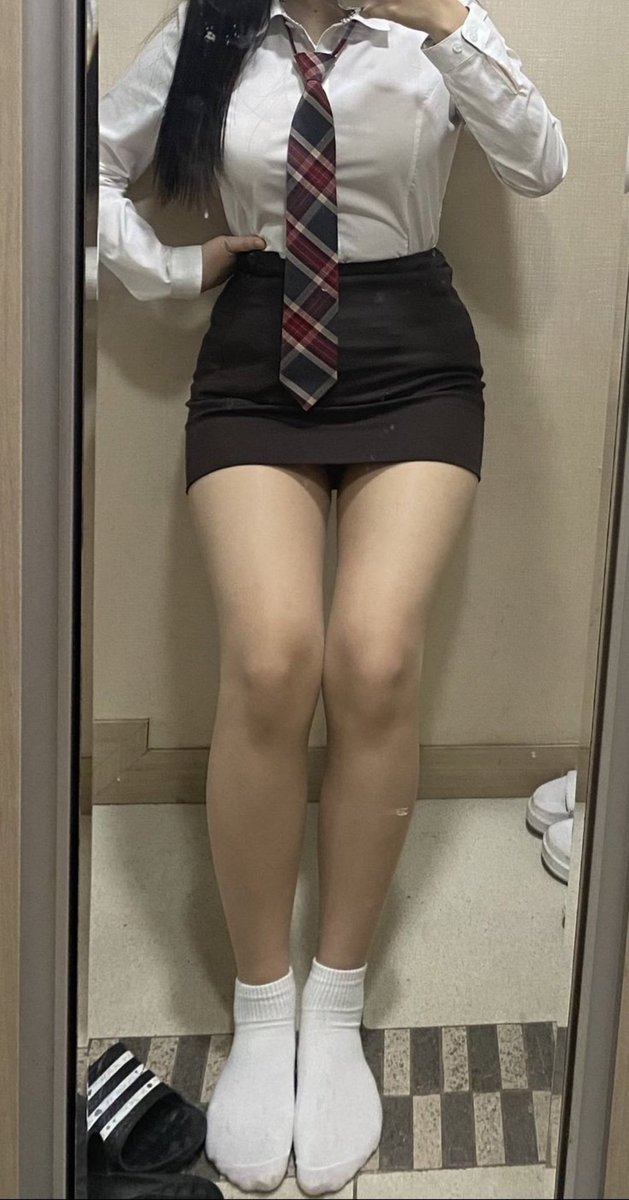우월일진💕 여왕님 앞에서❤️ 한심하게💕🤭 가버릴 암캐년들💕 기어와💕💕🤭
#여왕 #캣파 #여깨 #여왕깨기 #캣파이트 #붙여대결 #상납
