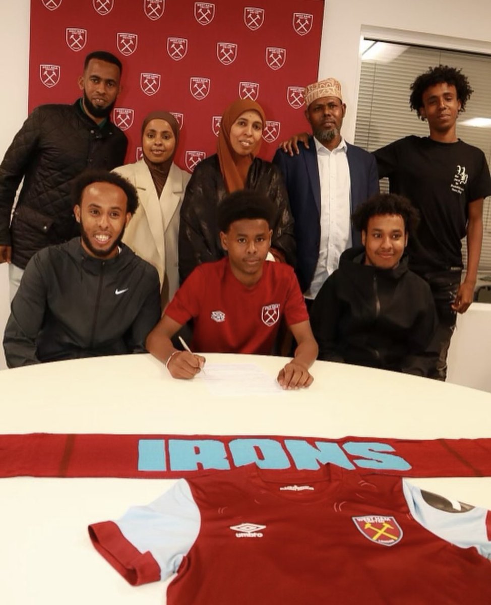 SomaliAthlete's tweet photo. Hamza sulieman Has Signed for West Ham Academy 🇸🇴⚽️ FUTURE 👏🏾 https://t.co/fZjF3BhdLl