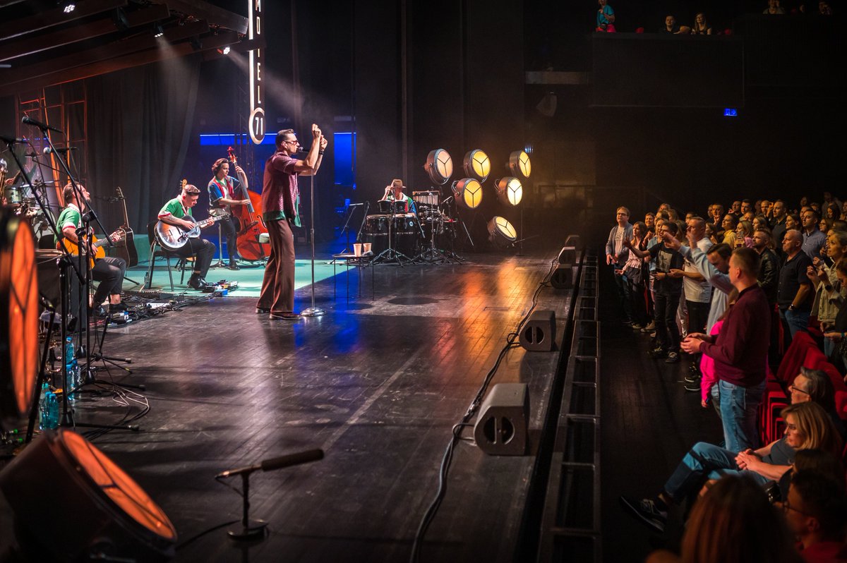 csklublin's tweet photo. 🎤 To był dopiero koncert! Wczoraj Mrozu dał czadu i rozgrzał publikę zgromadzoną w #SalaOperowaCSK do czerwoności. I zrobił to bez prądu.💥
#Mrozu #Lublin #koncertCSK #MTVUnplugged https://t.co/Zv0upWQPdj