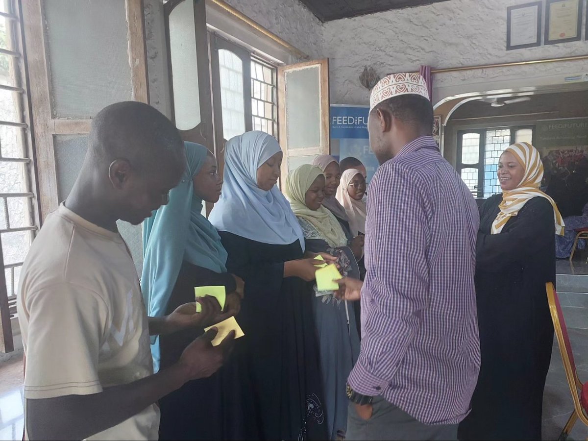 pamoja_youth's tweet photo. Our digital business skills training is underway. We strive to empower youth to use the advantage of technology to excel in their businesses and enrich their incomes. Are you ready to take your business to the next level? Join us, as we admit a new cohort of students every month. https://t.co/WpQM9o7jya