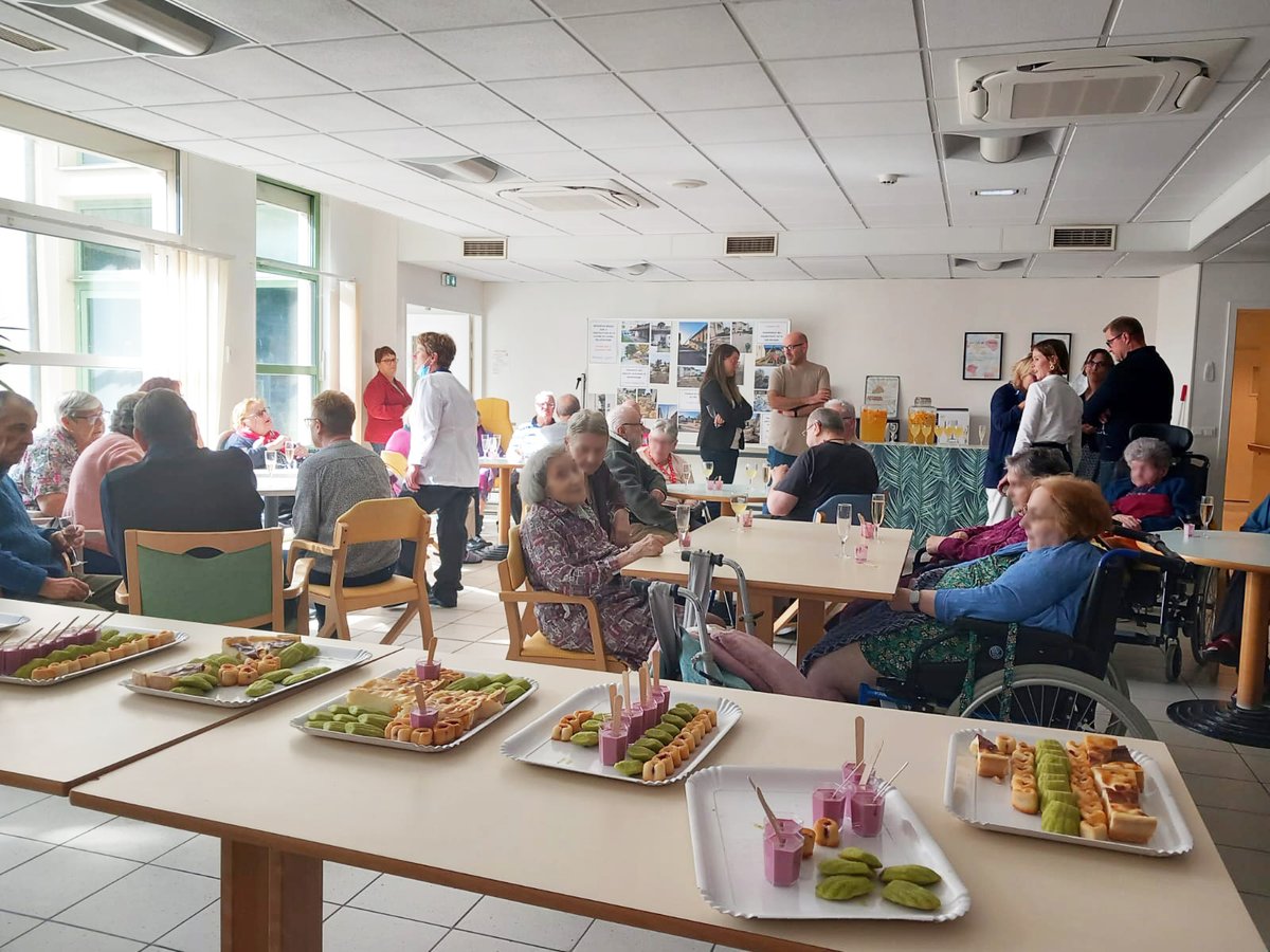 ch_compiegne's tweet photo. Retour sur l'inauguration de la nouvelle cuisine de l'EHPAD de Beaulieu-lès-Fontaines. 
2 ans de travaux et 1,8 M € de budget avec le concours de @CD_oise, ce projet permet de travailler davantage les produits frais pour améliorer la qualité des repas pour les résidents. https://t.co/EYNubEKQyd
