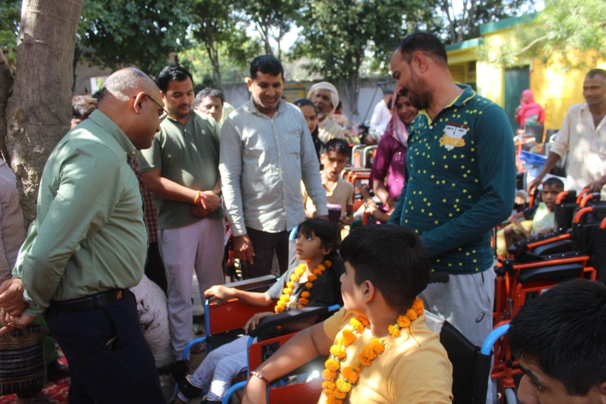 BagpatDm's tweet photo. जनपद बागपत में समग्र शिक्षा अभियान समेकित शिक्षा अंतर्गत विशिष्ट आवश्यकता बाले दिव्यांग बच्चों हेतु एलिम्को कानपुर के सहयोग से  व सर्व शिक्षा अभियान के बजट से उपकरण वितरण कैंप में आज  कंपोजिट विद्यालय गौरीपुर जवाहर नगर में  7.50 लाख रुपए की धनराशि के 147 उपकरण वितरित किये। https://t.co/TR7skOG4j9