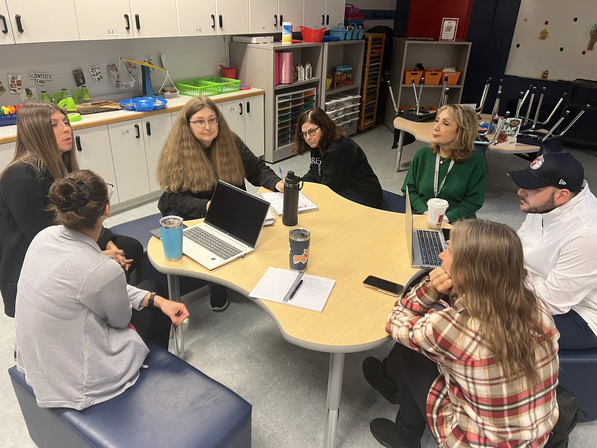 Love time in our @gretchkostars staff mtgs for specials teachers and ancillary staff to talk about how to support Ss together! @wbloomfieldschl @Long_WBStronger @daniahbazzi @aquinn123 @rebeccaheitsch @AllFourOneWB