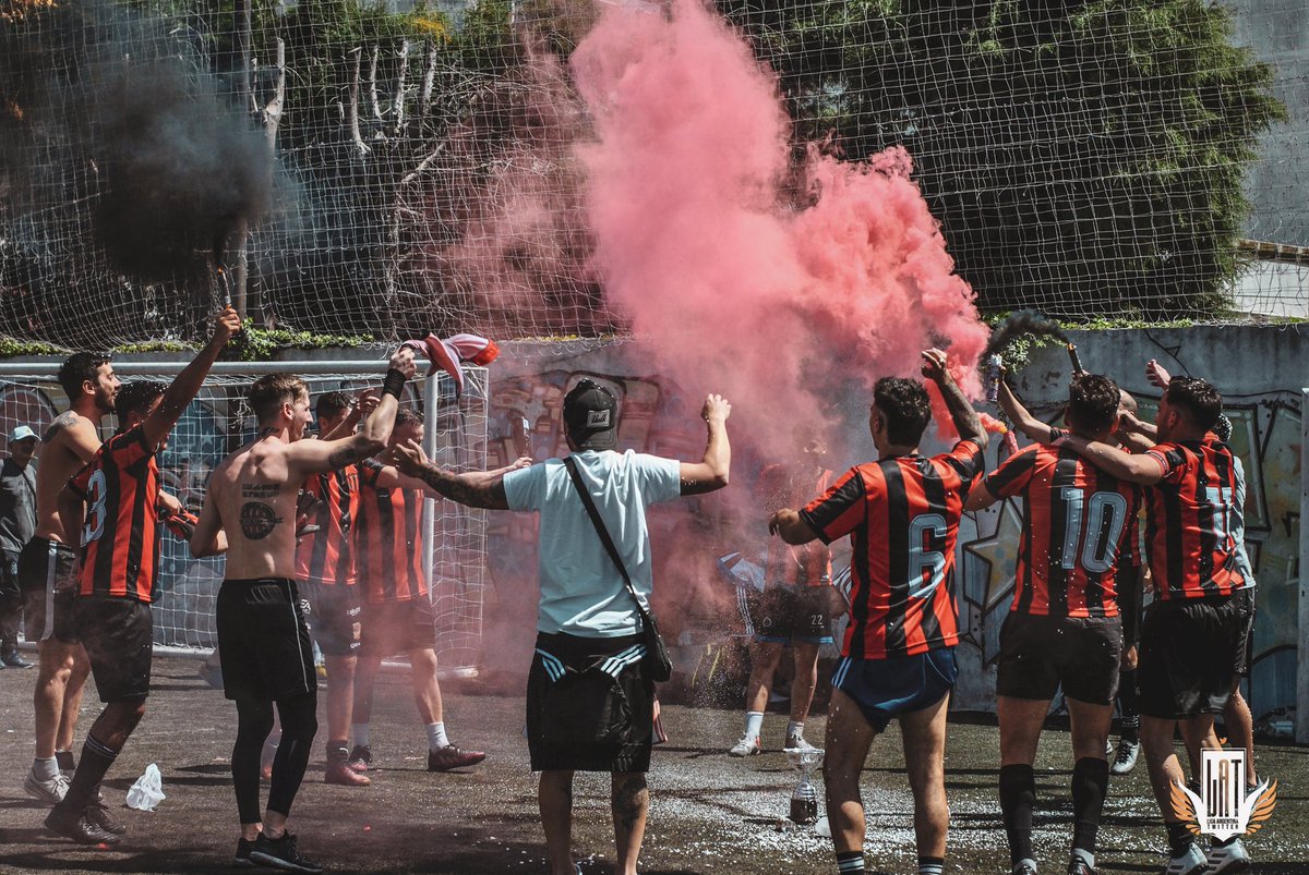 LAT_ARG's tweet photo. ▫️ Pasó por todas las categorías de la Liga Argentina de Twitter. 𝗙𝘂𝗲 𝗰𝗮𝗺𝗽𝗲𝗼𝗻 𝗲𝗻 𝘁𝗼𝗱𝗮𝘀.

🏆 El pasado sábado, @defensores_lat se quedó con la Copa de Oro luego de derrotar a San Telmo por 4 a 3.

🐉 ¡Felicitaciones, muchachos! https://t.co/va2RsUyNx7