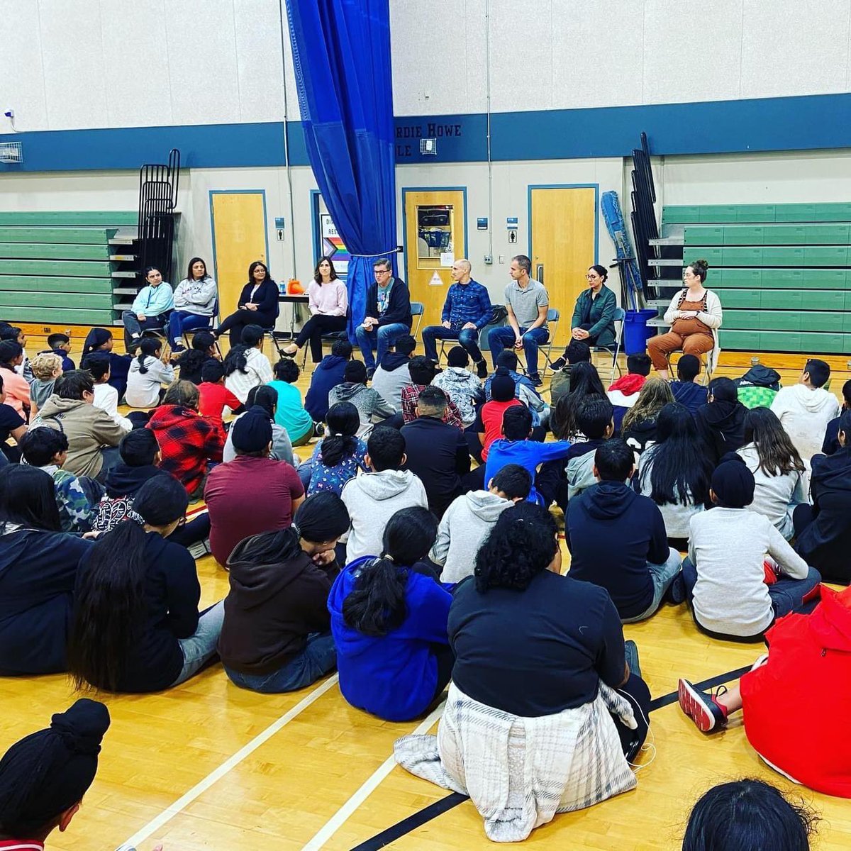 Howe Teachers and Staff welcoming our Grade 6’s and going over expectations for a successful year. 😃 #howebulldogs #abbyschools #expectations #BulldogsPride