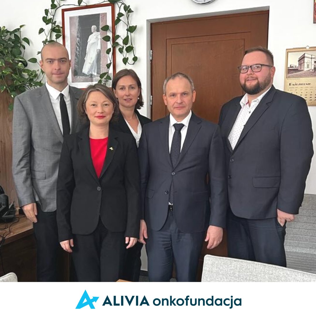 Dzisiaj spotkaliśmy się w <a href="/MZ_GOV_PL/">Ministerstwo Zdrowia</a> z Ministrem <a href="/Milkowski_M/">Maciej Miłkowski</a> oraz Dyrektorem Mateuszem Oczkowskim, aby podsumować zmiany w dostępie do terapii lekowych w onkologii w ciągu ostatnich pięciu lat #AliviaOncoindex. Dziękujemy za konstruktywne spotkanie.