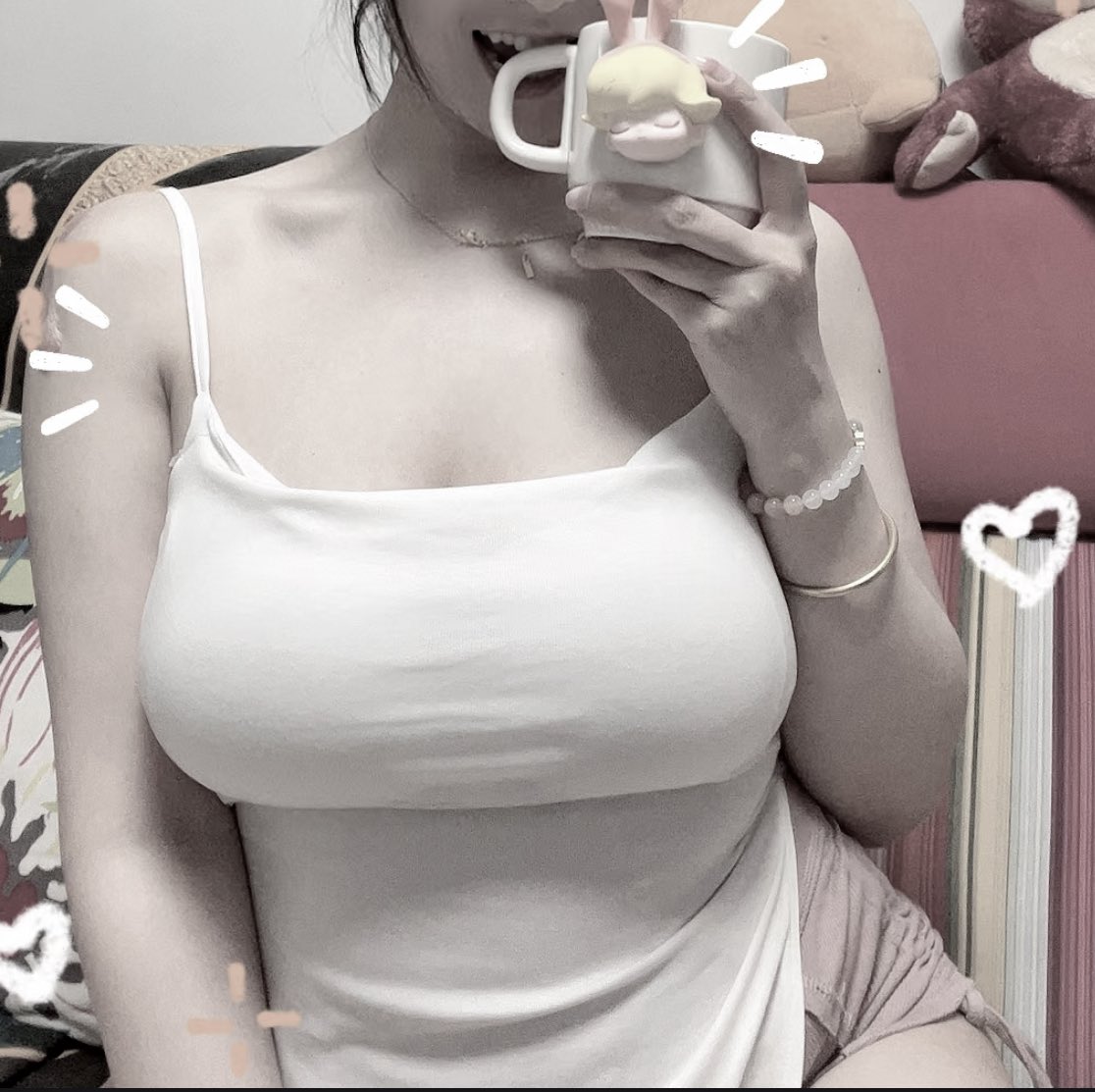 YourWifeYellow tweet media