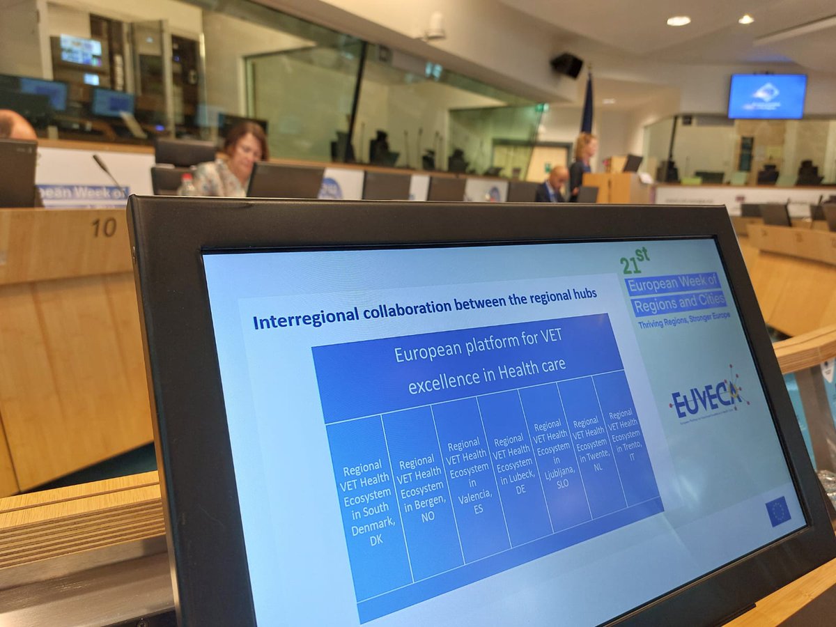 Now linking the #skills discussion with the regional and #interregional collaboration for #VET with the @euveca_project. H. Hansen @SouthDenmarkEU presenting the 6 megatrends on which EUVECA builds on its actions. #EURegionsWeek Stay tuned on euveca.eu