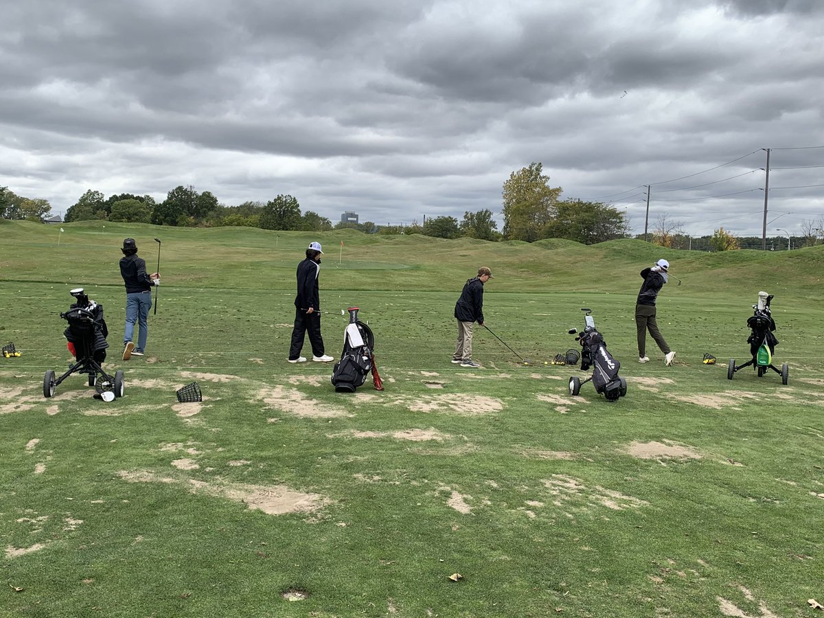 ClaydonChem's tweet photo. The @StPeterCSS Boys Varsity Golf team is ready to hit the links @OFSAA @ambassadorgolf in Windsor https://t.co/he8NmR4H0R