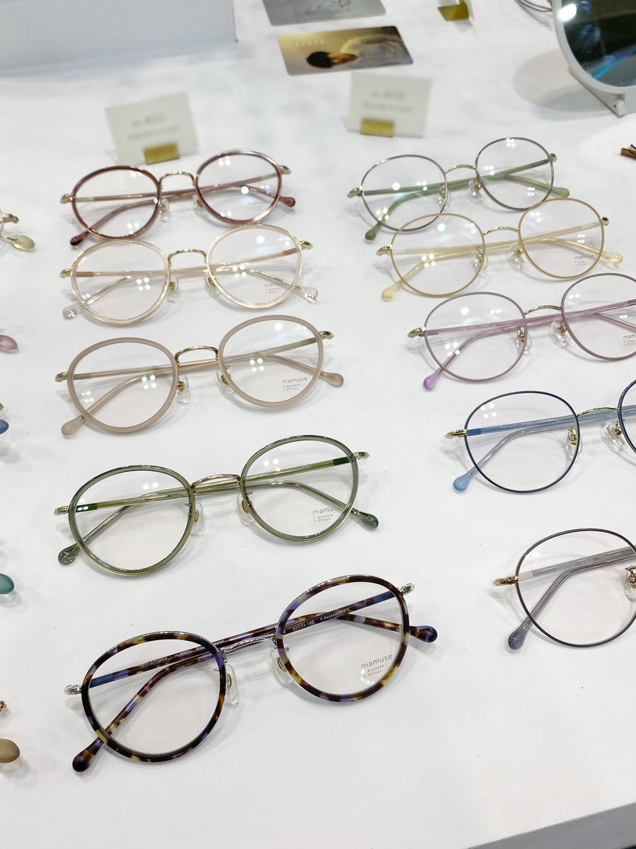 ayano_megane's tweet photo. #mamuse
インスタで気になった新型が見たくてちらり👀

そしたら見てくださいよ…

このセルワッパのサイドのとこ！

メタルのみぞに！カラーが！入ってるの！
かわ！いい！！

 ブルーとブラウンのデミカラーは、サイドにくすみブルー！
芸の細かさが優勝です🏅

#iOFT https://t.co/6XmGK6Q8ZK