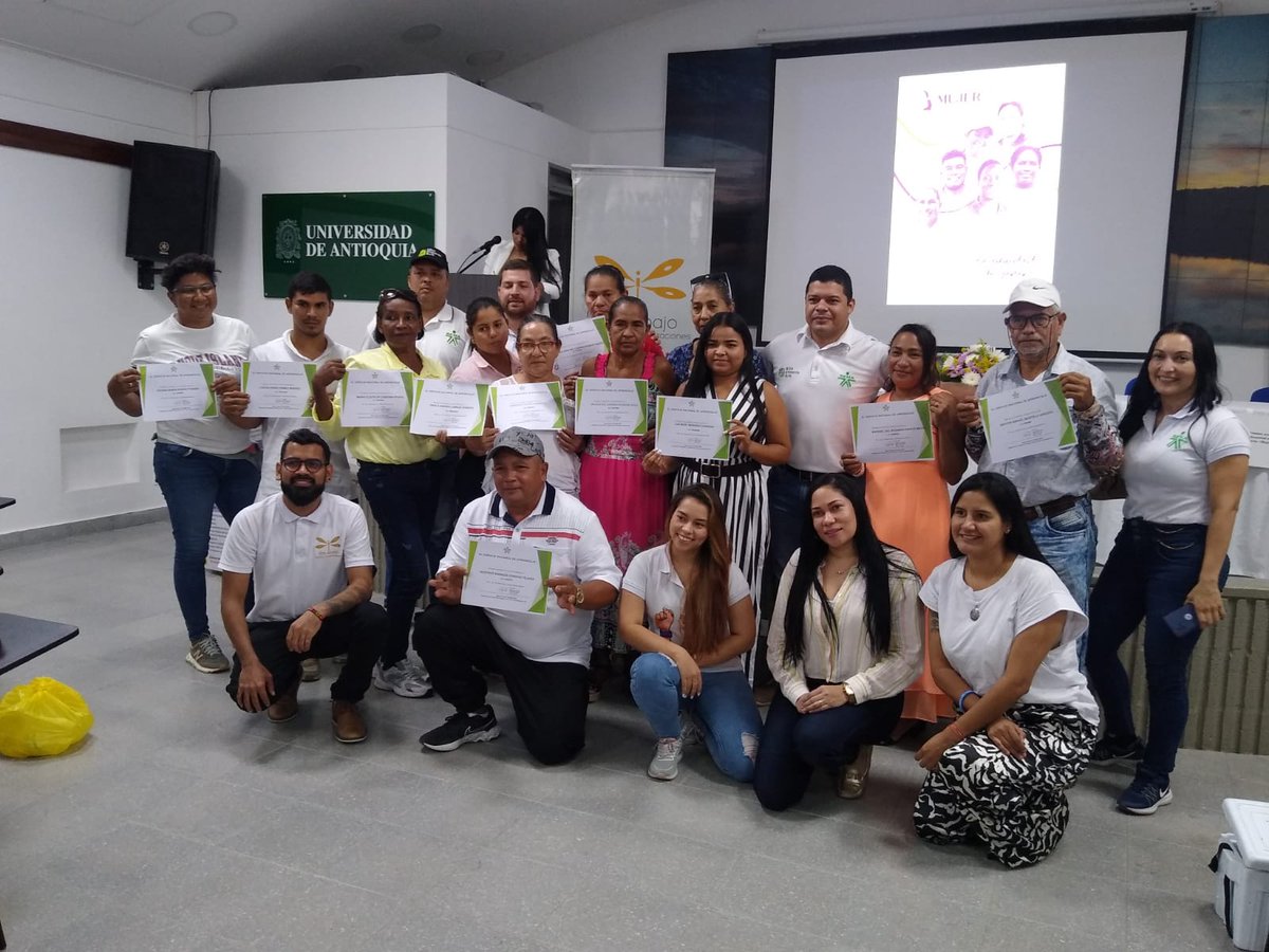 emisoraudea's tweet photo. 📌Concluyó "Mujer Es" iniciativa del programa Generando Equidad de @USAID que durante un año intervino 6 organizaciones del Bajo Cauca y Valdivia: apoyo para proyectos productivos y atención psicosocial. Operador: @Rioabajocyc con apoyo de @SENAComunica Coordinación @ErlyGonzalez https://t.co/ZIOvW58ZGO