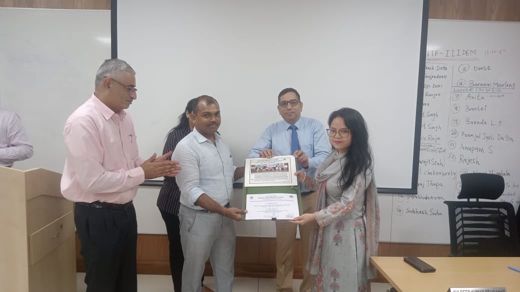 Ripidoni14's tweet photo. Formally certified as National Level Masters Trainer by @ECISVEEP  Election commission of India at @ECIIIIDEM  New Delhi. looking forward to future endeavour✌🏼 https://t.co/owEtZfBrku