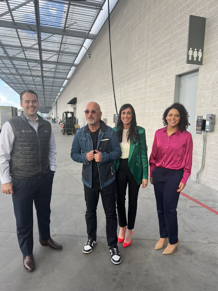 AlyssaJoyJaffee's tweet photo. If this VC thing doesn’t work out, I may have a career in comedy after all 😜

Thanks @howiemandel for joining me onstage @HLTHEVENT alongside @treatmyocd CEO Stephen Smith and @SolomeTibebu to bring awareness to OCD #KnowOCD https://t.co/AaWWS35gyQ