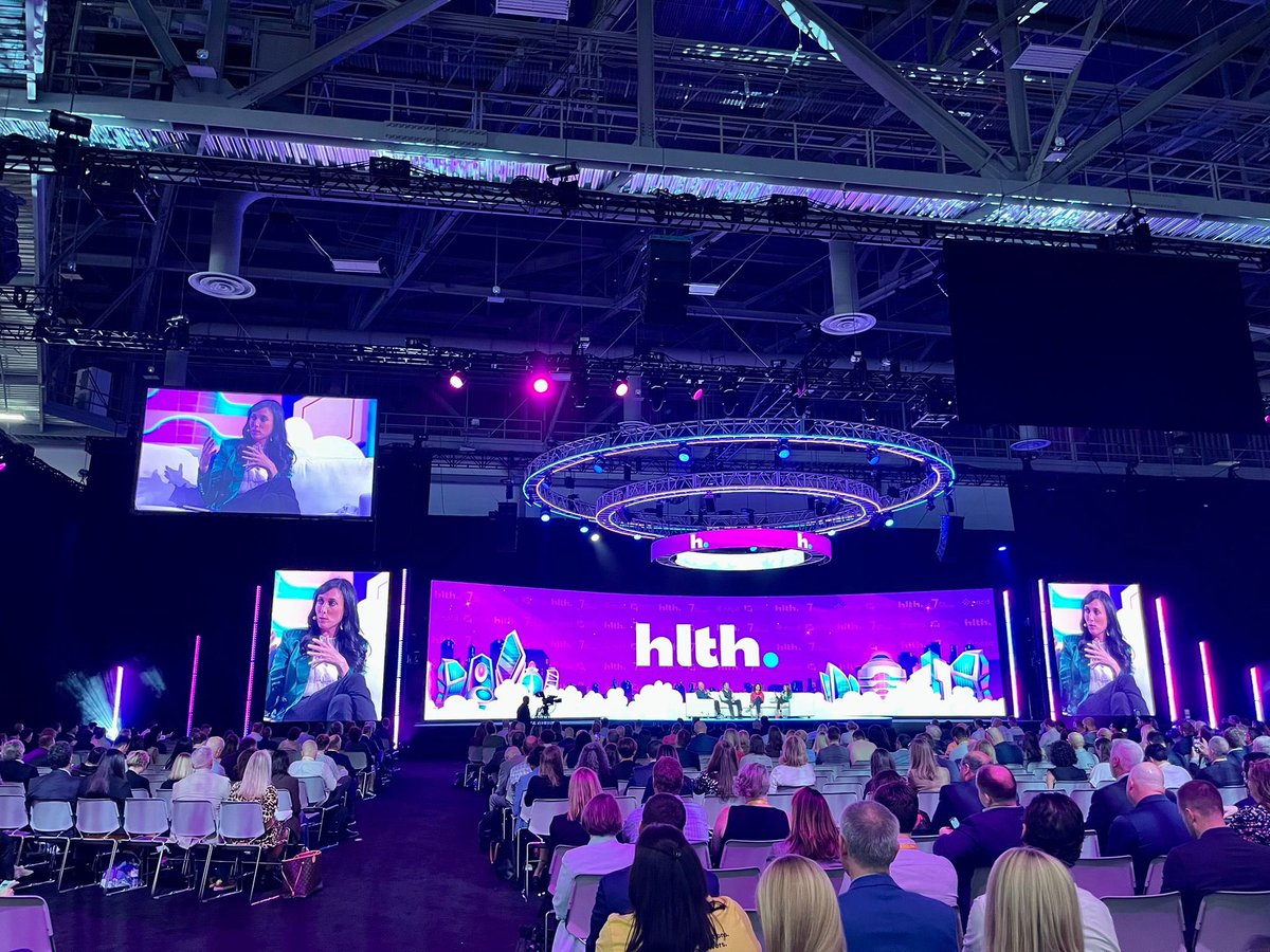 AlyssaJoyJaffee's tweet photo. If this VC thing doesn’t work out, I may have a career in comedy after all 😜

Thanks @howiemandel for joining me onstage @HLTHEVENT alongside @treatmyocd CEO Stephen Smith and @SolomeTibebu to bring awareness to OCD #KnowOCD https://t.co/AaWWS35gyQ