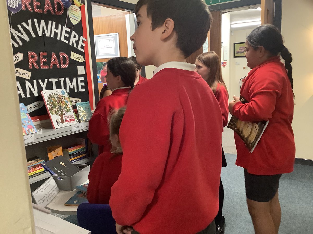robwilkprimary's tweet photo. Before our first Service Buddy meeting the children enjoyed sharing some of our RWPA 100 recommended reads. #rwpa @eboractrust https://t.co/PzEzD6Vaoa