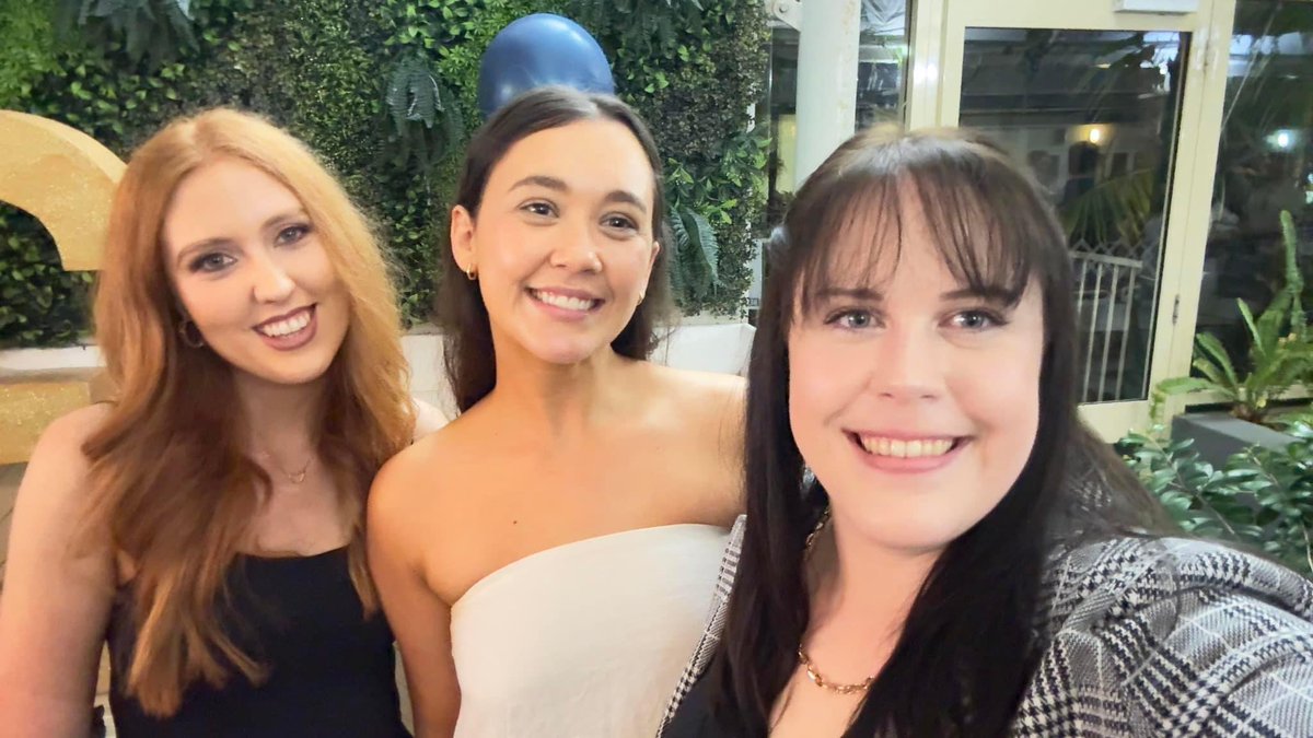 Sarahchikkydee's tweet photo. 10 yr reunion 💗✨ https://t.co/38NA4vLzZ5