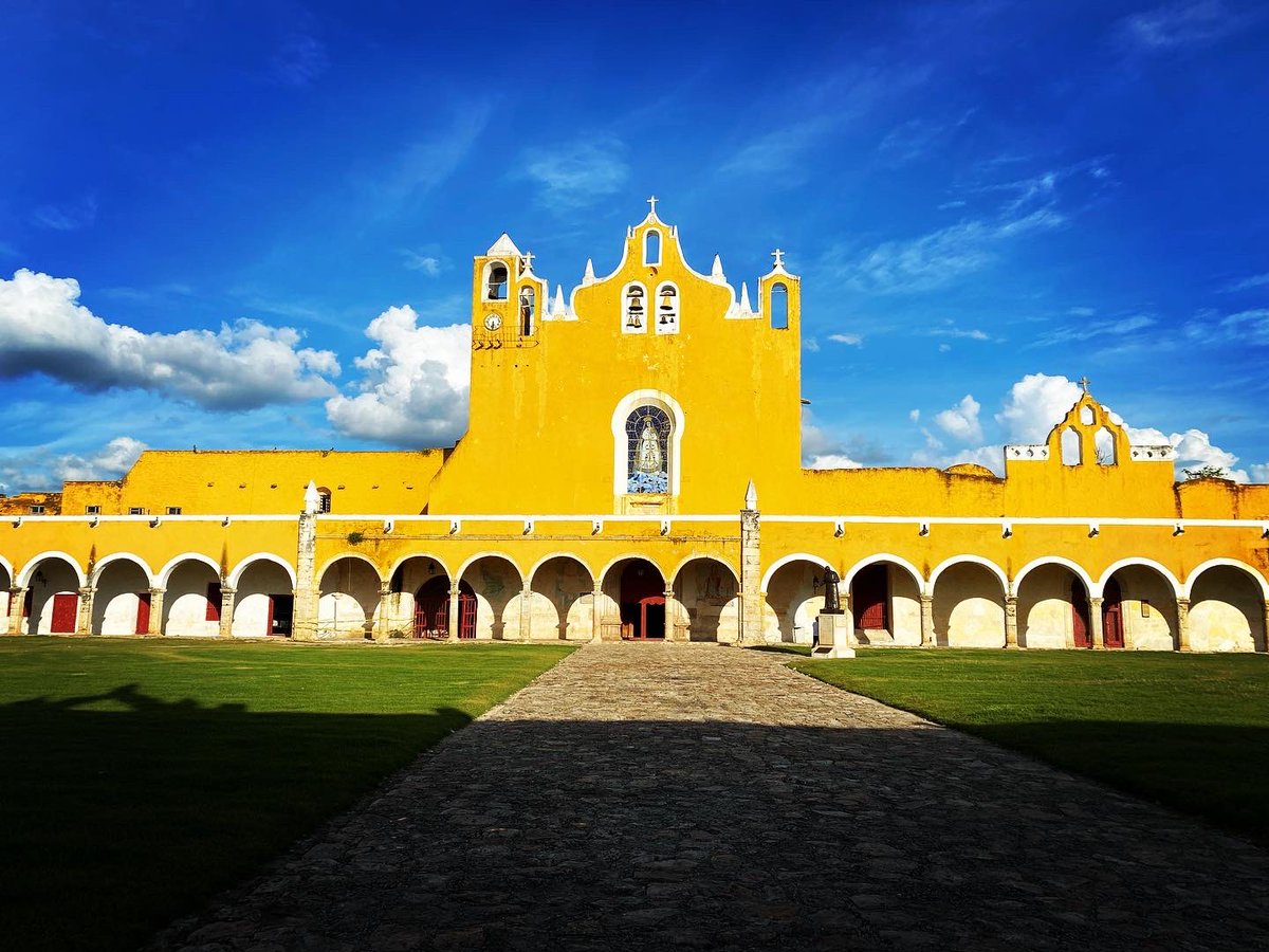 tejturner's tweet photo. A little trip to #Izamal yesterday. A little town in #Yucatan #Mexico with yellow buildings, a convent and a #Mayan #pyramid. https://t.co/KzGAl2metx