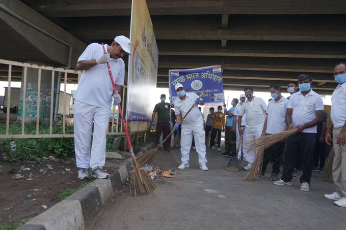 digrangegnr's tweet photo. #SpecialCampaign3 by Range Gandhinagr conducted at Chiloda Undrbridge Gandhinagar. On the event Shri Hitesh Koya IAS, DM Gandhinagar with Shri J.N.Kohli, DIGP and local people were participated
@PMOIndia
@HMOIndia
@PIBHomeAffairs
@crpfindia @WSCRPF2016
@southzone_hyd https://t.co/Ic3VPs0wH1