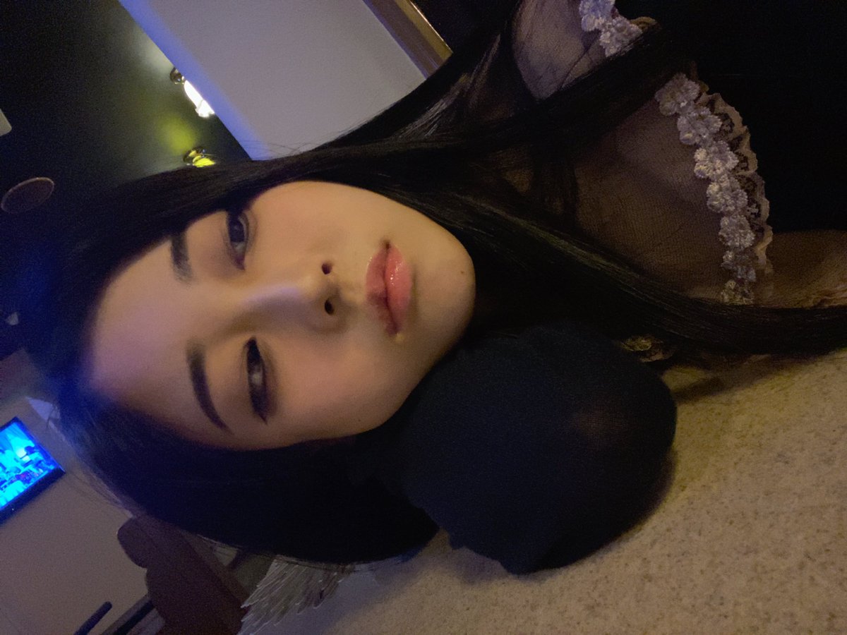 定期的に自分以外の人間全員が可愛すぎて自分がゴミみたいに感じてガチ凹みする日あります。
病んでません。
病んでないけどガチ凹み中のわいです。
ファンデ忘れて余計に凹みながら今日も出勤🫨
はわわわっ🫨🫨🫨

#スナック #神戸 #三ノ宮 #自撮り女子