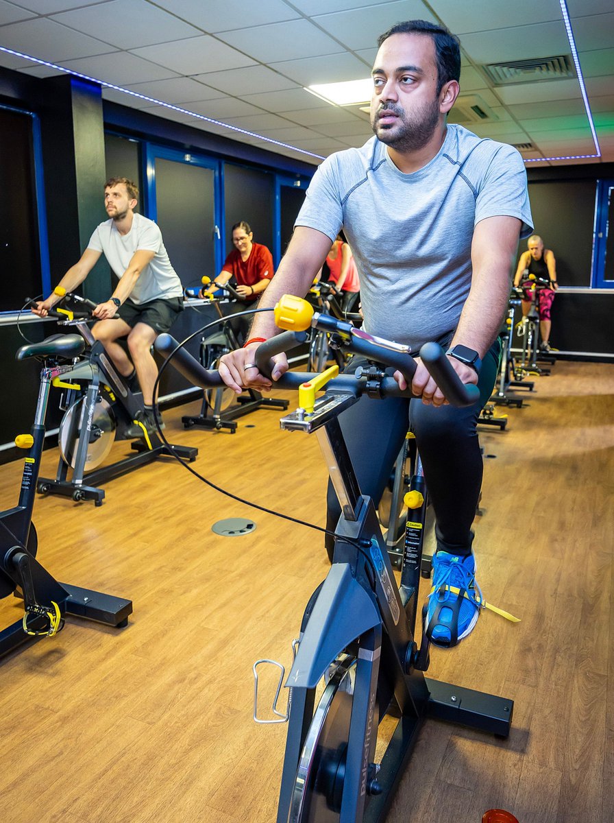 BracknellBID's tweet photo. 📣 #FREE #spinningclass every Thursday at #AbsolutelyFitness #Bracknell for #BID workers - register on eventbrite 👇 

📈 Increase your fitness levels
🔥 Burn calories
🫀 Improve cardio for a healthy heart
💪 Build muscle
🦵 Strengthen legs 

https://t.co/FkvZKHDIni https://t.co/rPlLWgLBnW
