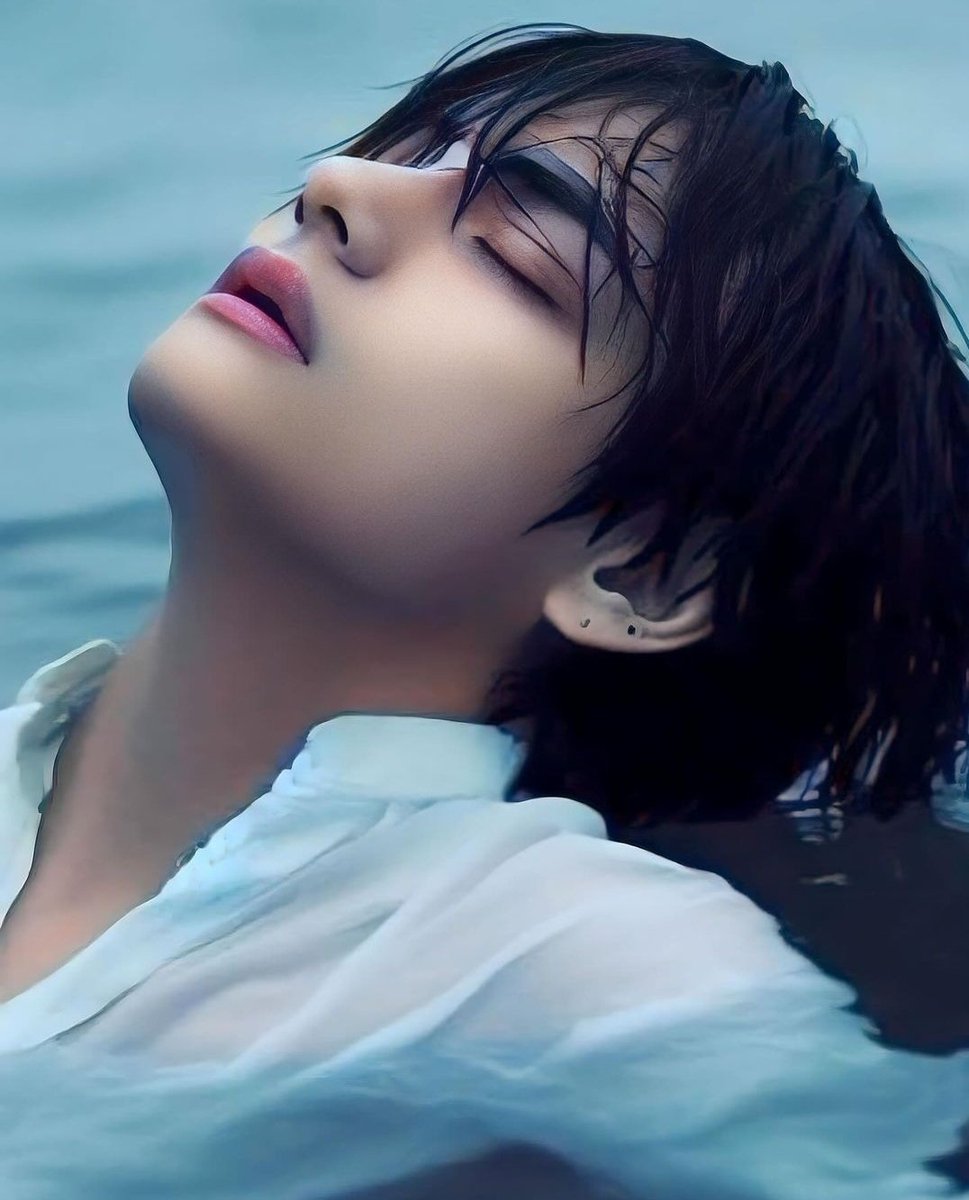 I want love and kiss and hug you every moment , but I can't cause you are so far from me....
So here I am sending your virtual kiss and hug so that you can sleep well 😍😘🫂
Good Night My Lovely Amii 🫰🫶💜😘

#TAEHYUNG #V_Layover