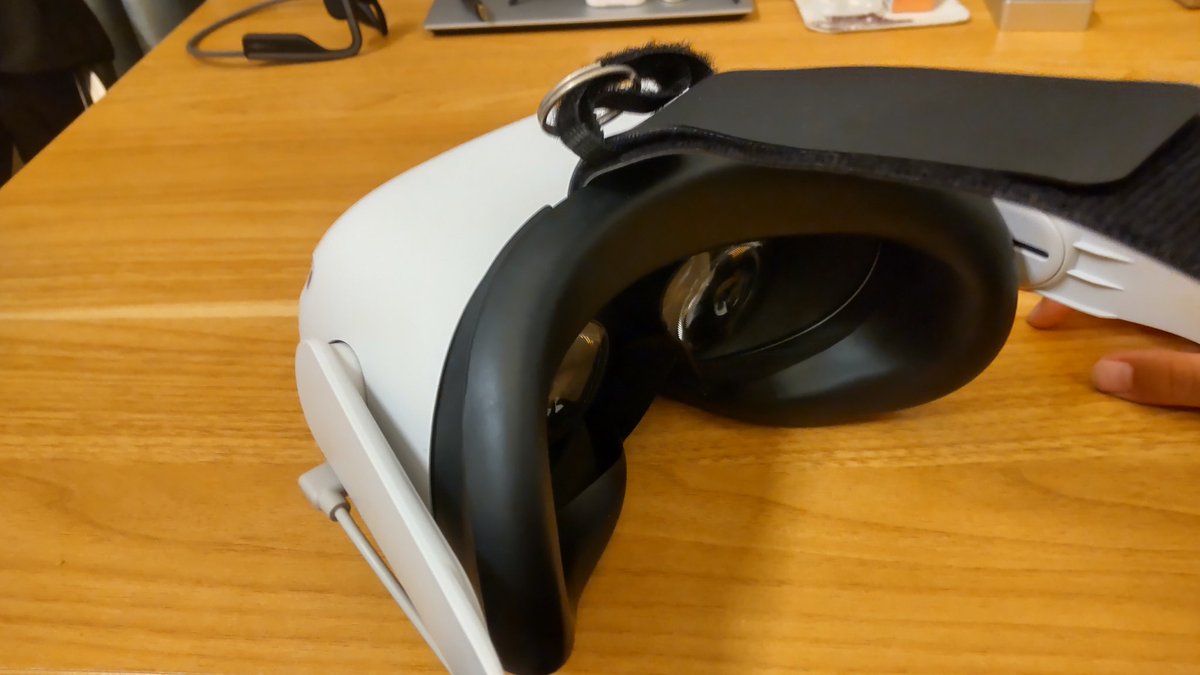 LunranStudio's tweet photo. Quest2のフェイスカバー、Quest3でも使えそう https://t.co/WBPIj3uhqH
